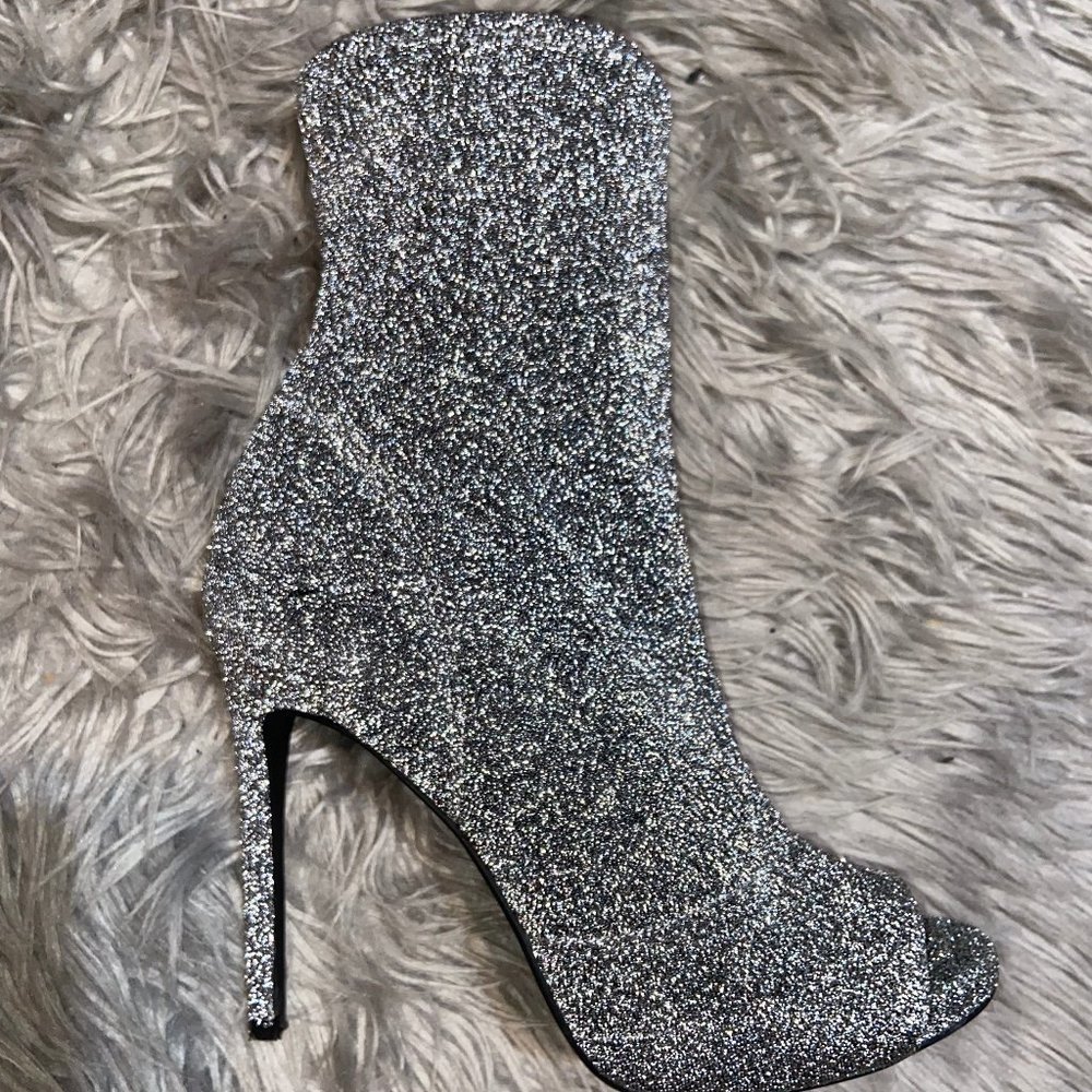 Jessica Simpsons open toe booties